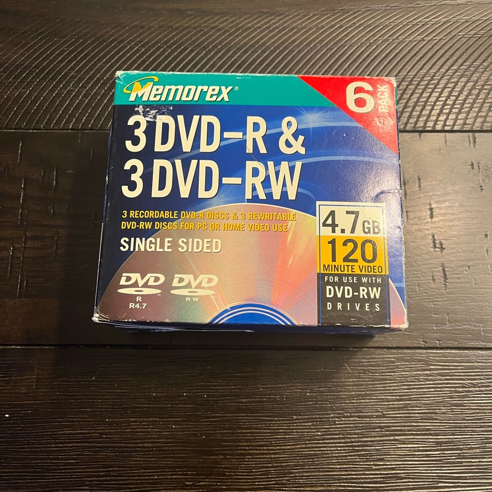 Memorex six pack 
3 DVD- R
3 DVD- RW